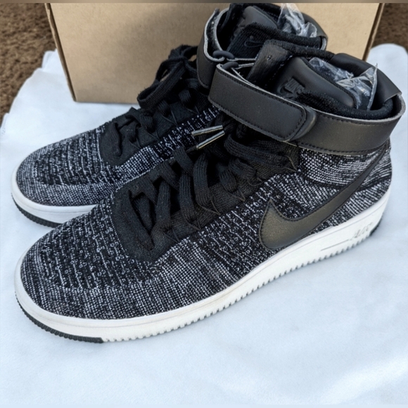 Nike Other - Nike Air Force 1 Mid